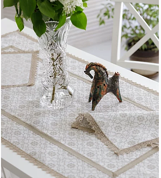 Комплект - скатерть 60х120см, 2 салфетки 30х30 см 016-084к